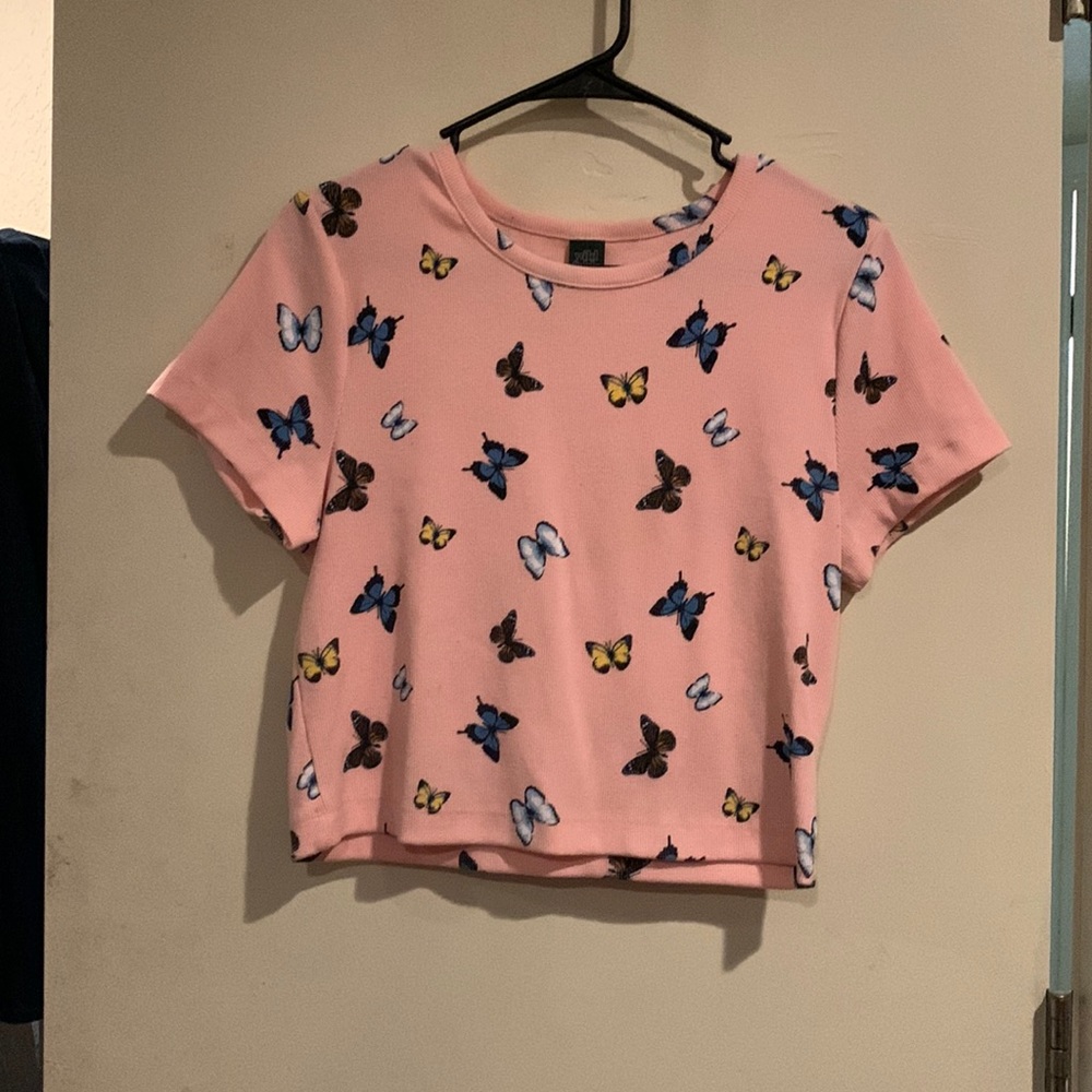 Baby pink cropped t-shirt with butterflies